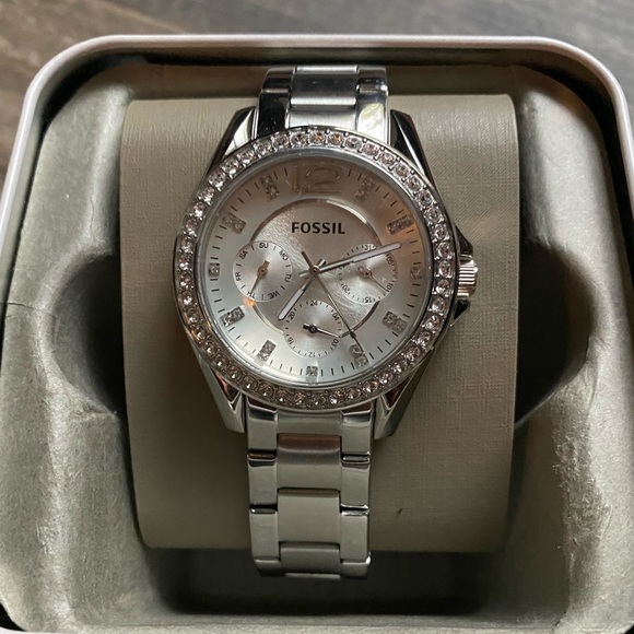 Fossil Ladies Watch - Picture 1 of 5